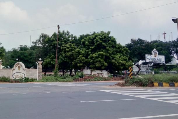 The Queensland Amusement Park on the Bengaluru-Chennai National Highway is operating on temple lands taken on lease for agricultural purposes.