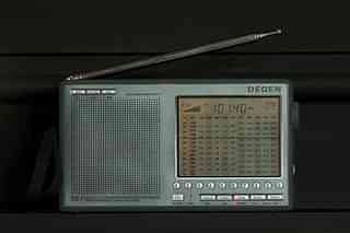 A representative image of a world mini-receiver radio. (Pic by Mohylek via Wikipedia)