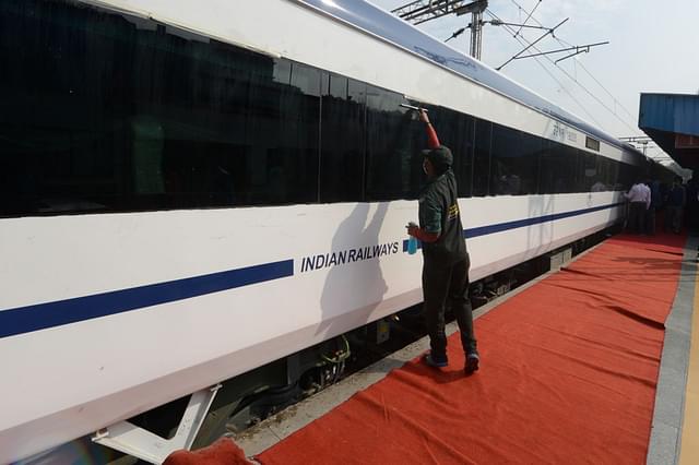  India’s first engineless semi-high-speed train ‘Train 18’, manufactured by Integral Coach Factory at Safdarjung Railway Station in New Delhi. (Image for representation only) (Photo by Pankaj Nangia/India Today Group/Getty Images)