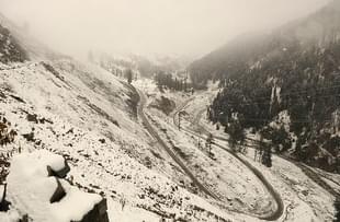 Image representation of roads in Srinagar (Photo by Waseem Andrabi/Hindustan Times via Getty Images)