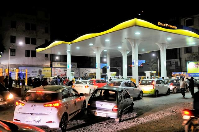 Crowded Petrol Station (Photo by Mujeeb Faruqui/Hindustan Times via Getty Images)