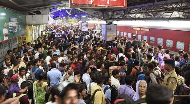 Passengers try to board Sampoorn Kranti Express, which runs from New Delhi to Patna, to go to their native place for the Chhath Puja, on October 22, 2017 in New Delhi. (Photo by Arvind Yadav/Hindustan Times via Getty Images)