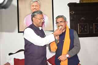 Uttarakhand Chief Minister Trivendra Singh Rawat with winner of Dehradun Mayoral Seat Sunil Uniyal “Gama” (Photo Via Twitter)