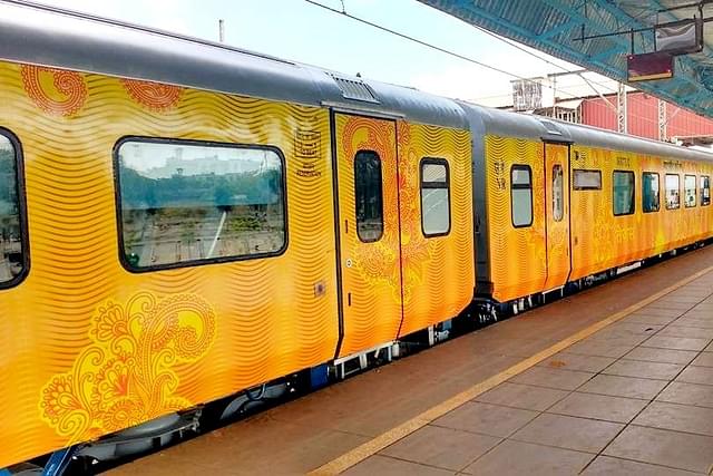 Currently, there are two active Tejas Express rakes serving on the Indian Railways network- Mumbai-Goa route and Chennai-Madurai route. (image via Rajendra B. Aklekar/Wikimedia Commons)