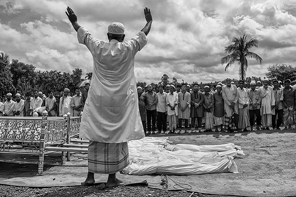 Rohingyas offering prayers (Kevin Frayer/Getty Images)
