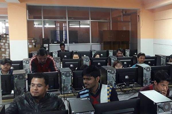 Students giving online tests (@ATTCSikkim/Facebook)