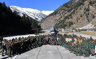 A group picture with ITBP Jawans at Harsil (@narendramodi/Twitter)