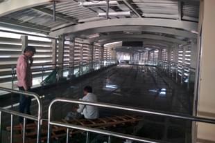 Travelator between Blue and Pink Lines of the Delhi Metro at Rajouri Garden (Source: sierra7x7/Twitter)