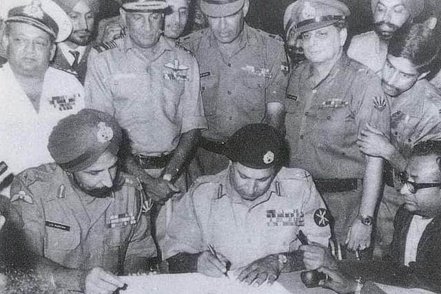 Lt Gen Niazi signing the Instrument of Surrender under the gaze of Lt Gen Arora (Pic Via Indian Navy)
