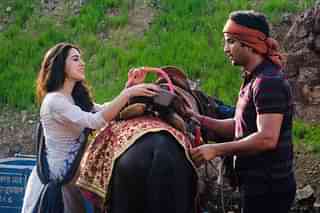 Sara Ali Khan plays a Hindu pilgrim and Sushant Singh Rajput plays a Muslim porter in the movie. (pic via Twitter)