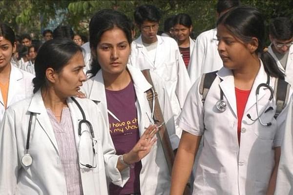 Medical students. (Vipin Kumar/Mint via GettyImages)