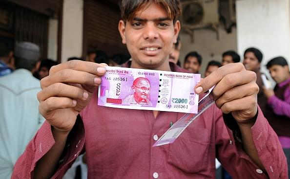 A man holding the contemporary Rs 2,000 note in Gurugram. (Photo by Parveen Kumar/Hindustan Times via Getty Images)