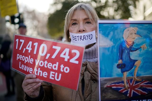 Pro Brexit protesters demonstrate outside the British parliament. (Christopher Furlong/GettyImages)