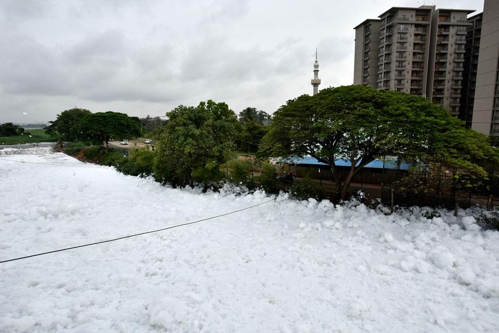 A huge pile of froth on the polluted Bellandur Lake near the residential houses on August 17, 2017 in Bengaluru. (Photo by Arijit Sen/Hindustan Times via Getty Images)