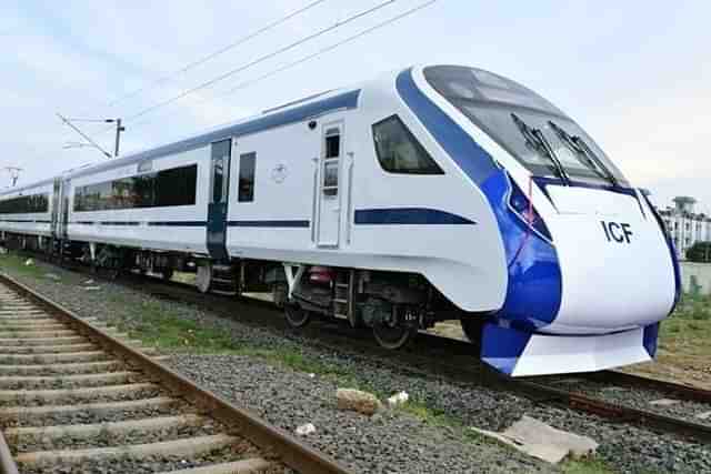 Train 18 Vande Bharat Express (@ManiSudhanshu58 / image via twitter)