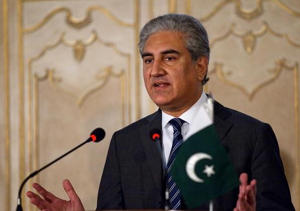 Mehmood Qureshi while speaking during a press conference in 2010. (Photo by Daniel Berehulak/Getty Images)
