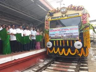 MP Pratap Simha at the flagging off of the MEMU services in Mysuru. Image courtesy of twitter.com/mepratap. 