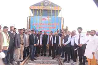 Freight train trial run on 194 km Bhadan - Khurja  section in UP of EDFC was done  in the presence of Sh. Anurag Sachan, MD, DFCCIL(Source @dfccil_india/Twitter)