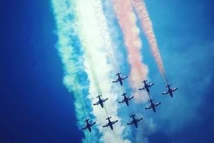 Suryakiran Aerobatic Team in its full glory (@Suryakiran_IAF/Twitter)