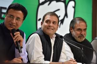 Congress president Rahul Gandhi with party leaders during a press conference after the party’s win in the assembly elections on 11 December 2018 in New Delhi. (Sanjeev Verma/Hindustan Times via GettyImages) 