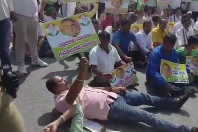 Supporters of Congress MLA and former State Minister Ramalinga Reddy protest on Hosur Road in Anekal over denial of ministerial berth in the cabinet. Image courtesy of ANI.&nbsp;