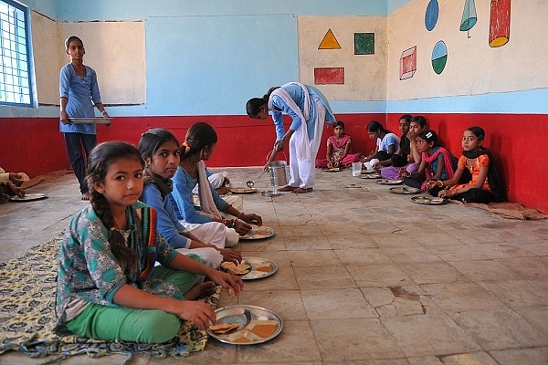 Mid Day Meal (Shankar Mourya/Hindustan Times via Getty Images)&nbsp;