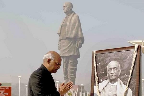 President Ramnath Kovind paying his respect at Statue of Unity (@rashtrapatibhvn/Twitter)