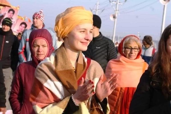 A foreigner in the Kumbh Mela (pic via Twitter)