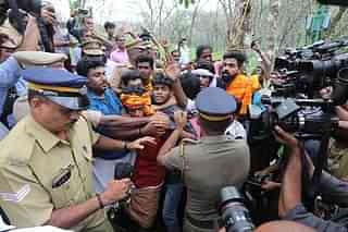 Police and devotees face off during a protest in Kerala. (Photo by Vivek Nair/Hindustan Times via Getty Imagess)