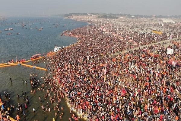 Devotees congregate to take the holy dip at Prayagraj on Makar Sankranti. (Pic via Kumbh official site)