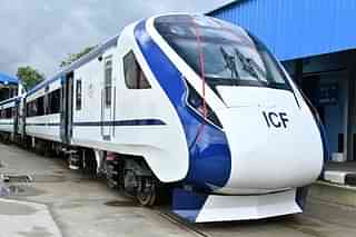 Train 18 Vande Bharat Express. (@proicfindrlys/Twitter)