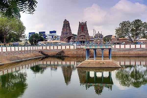 A view of the Vadapalani Murugan Temple in Chennai (Simply CVR/Wikimedia Commons)