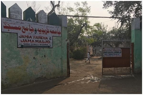 Entrance of the mosque in south Delhi’s Begumpur (Swarajya)&nbsp;