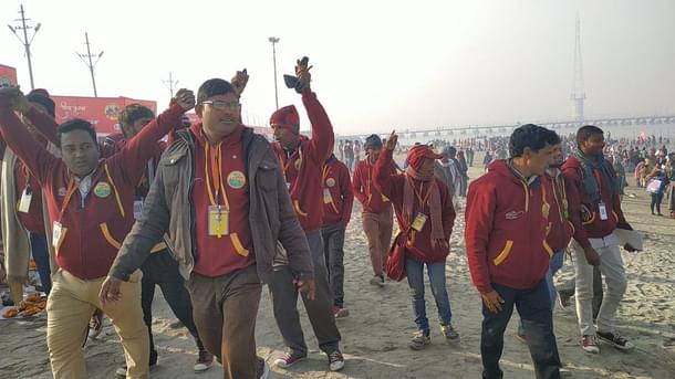 Snapshot from a morning follow up by the Swachhagrihas in Prayagraj. (Image courtesy of twitter.com/swachhbharat). 