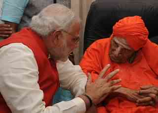 Dr Shivakumara Swamiji with Prime Minister Narendra Modi. (pic via Twitter)