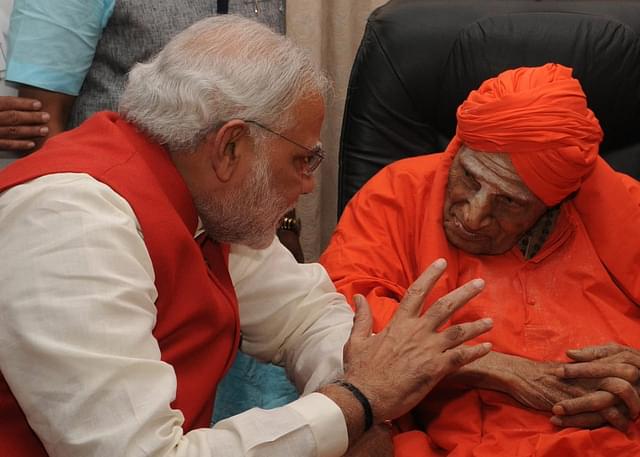 Dr Shivakumara Swamiji with Prime Minister Narendra Modi. (pic via Twitter)