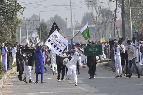 A crowd of stone pelters in Srinagar - Representative Image (Waseem Andrabi/Hindustan Times via Getty Images)