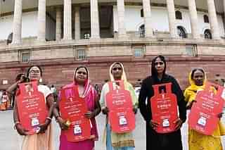 Women being presented LPG connections under Ujjwala Yojana (Arvind Yadav/Hindustan Times via Getty Images)