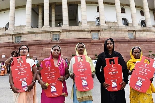Women being presented LPG connections under Ujjwala Yojana (Arvind Yadav/Hindustan Times via Getty Images)
