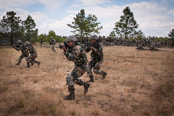 Indian Army soldiers during a training exercise. (Pic by Sergeant Michael J MacLeod via Wikipedia)