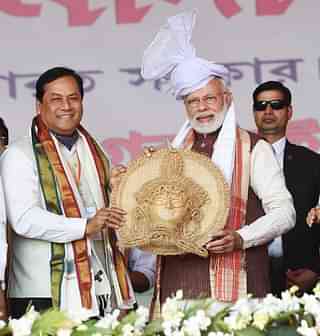 Prime Minister Narendra Modi and Assam Chief Minister Sarbananda Sonowal in Silchar. (Image courtesy of twitter.com/narendramodi).&nbsp;