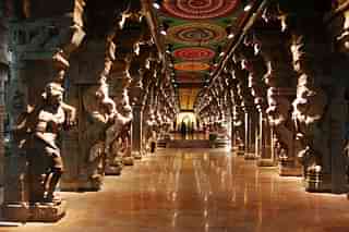 The corridors of Madurai Meenakshi Amman temple. (Wikimedia Commons)
