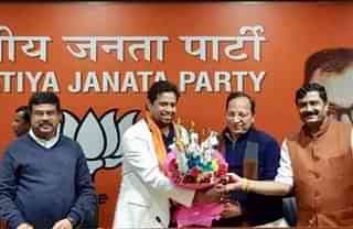 TMC leader and MP Saumitra Khan joining the BJP (Pic via Twitter)