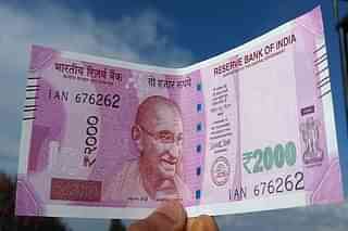 A 2,000 rupee note (Pic by Agastya Chandrakant via Wikimedia Commons)
