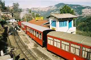 A train on the Kalka-Shimla Railway track at Taradevi station (Pic via Wikipedia)