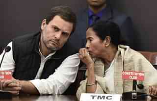 Congress president Rahul Gandhi and Bengal Chief Minister Mamata Banerjee at a joint press conference in New Delhi.&nbsp; (Sanjeev Verma/Hindustan Times via GettyImages)&nbsp;