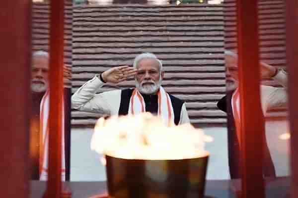 Prime Minister Narendra Modi at National War Memorial (@narendramodi/Twitter)