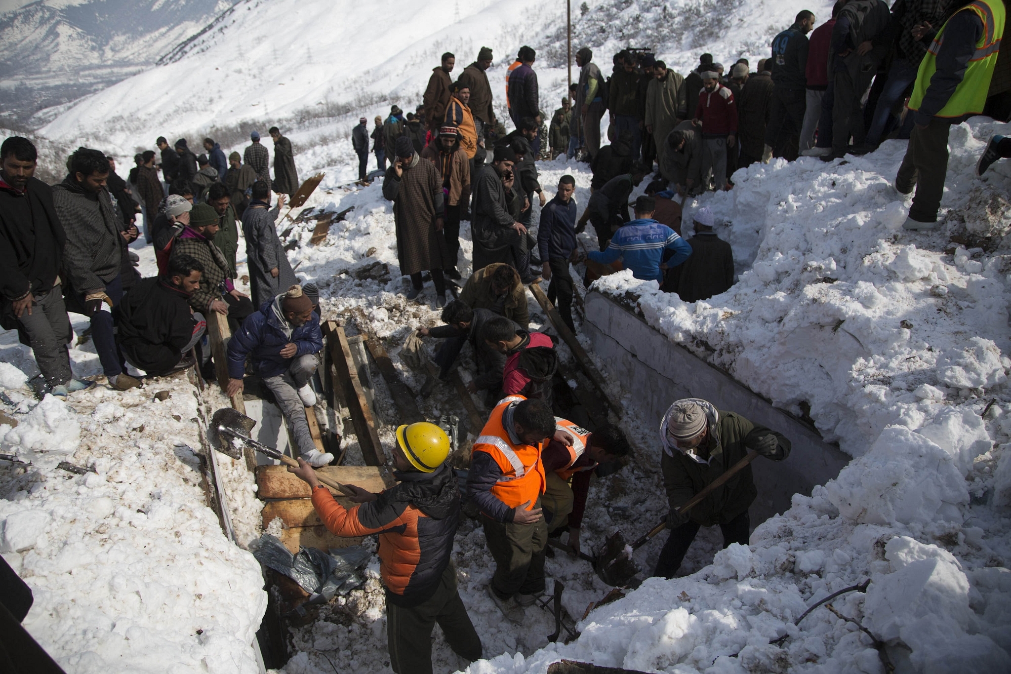 A search and rescue operation under way (Photo by Waseem Andrabi/Hindustan Times via Getty Images)