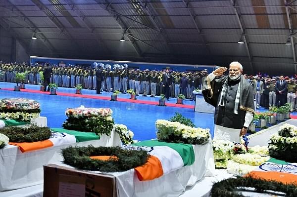 PM Narendra Modi paying tributes to the CRPF martyrs. (@narendramodi/Twitter)