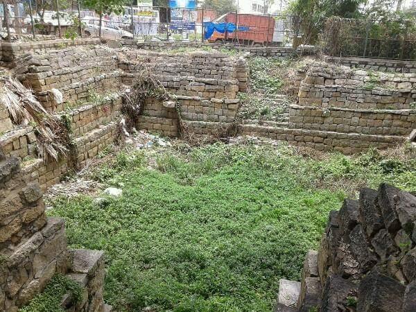 The first kalyani at Gadag that was taken up for cleaning by the volunteers of Yuva Brigade. 